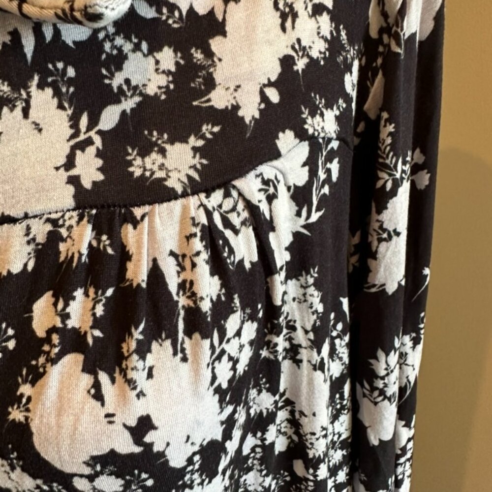 Black and white long flowered dress with long sleeves - Large - Picture 2 of 3